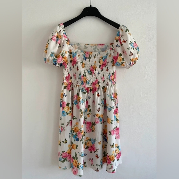 Dresses & Skirts - White Floral Smocked Puff Sleeve Mini Dress